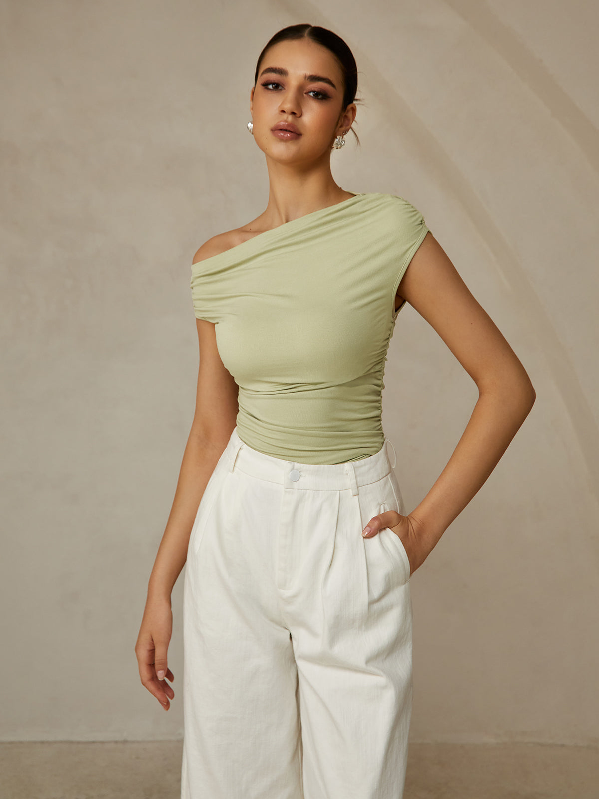 Dubois™ I T-shirt élégant à col asymétrique
