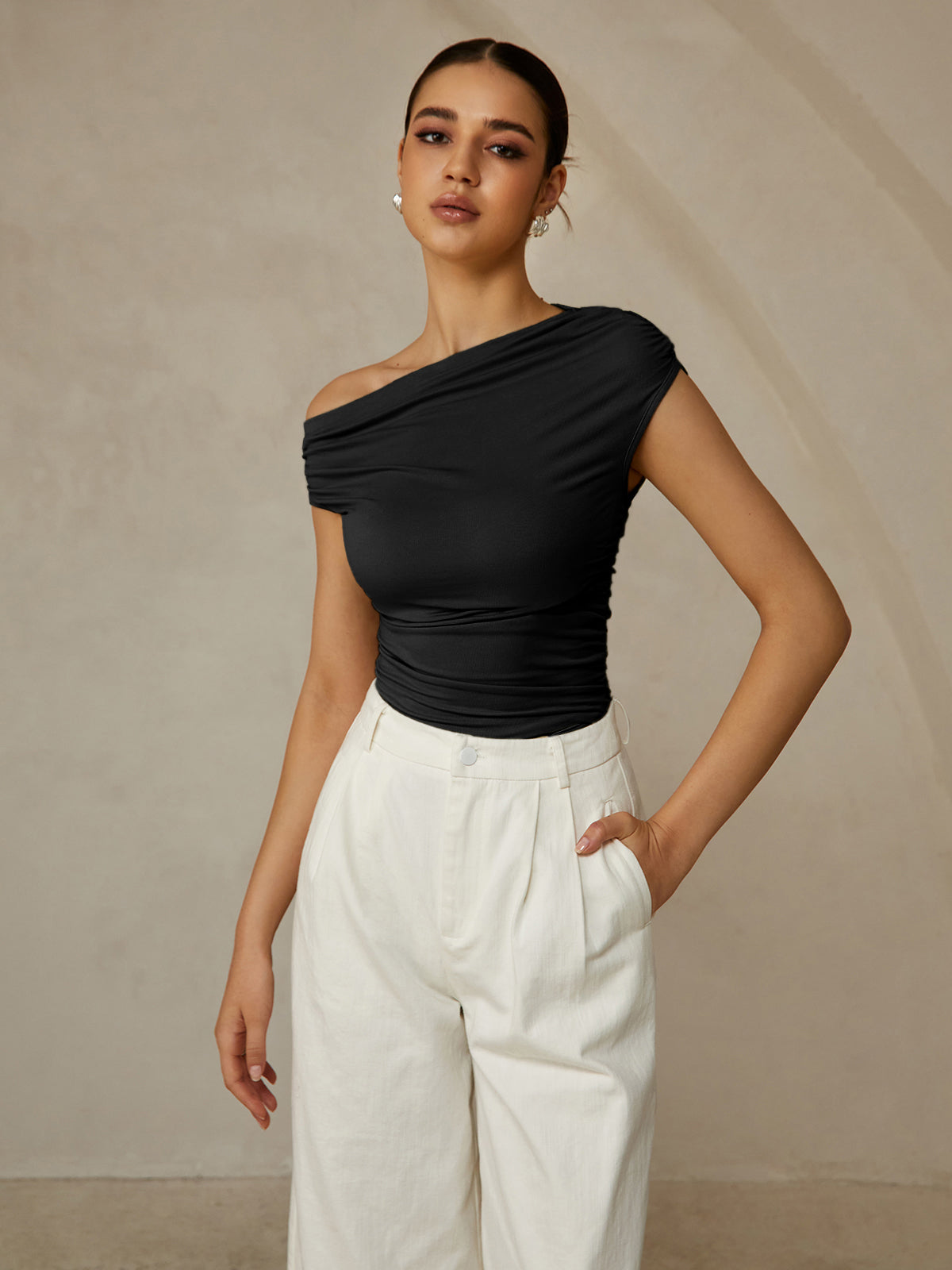 Dubois™ I T-shirt élégant à col asymétrique